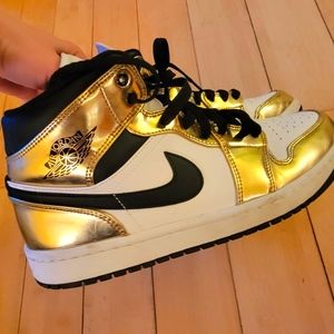Men's Jordan 1 metallic gold